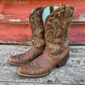 Women's Ariat cowboy boots